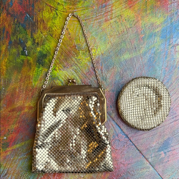 Whiting & Davis Vintage 1930-70th Gold Mesh Mini Bag Clutch w. a powder case - Picture 3 of 16